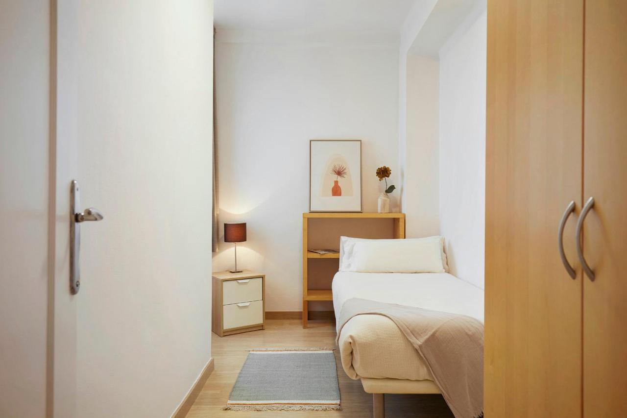 Fisa Rentals Aribau Barcelona Exterior photo