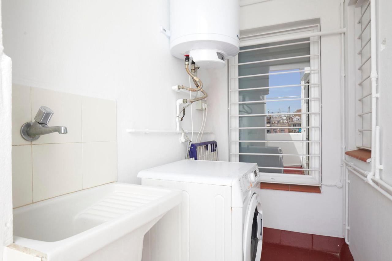 Fisa Rentals Aribau Barcelona Exterior photo