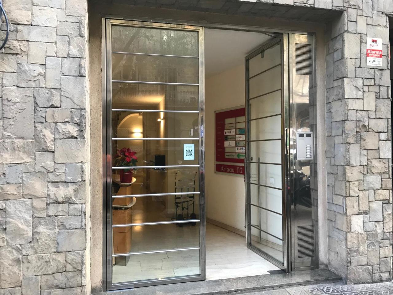 Fisa Rentals Aribau Barcelona Exterior photo