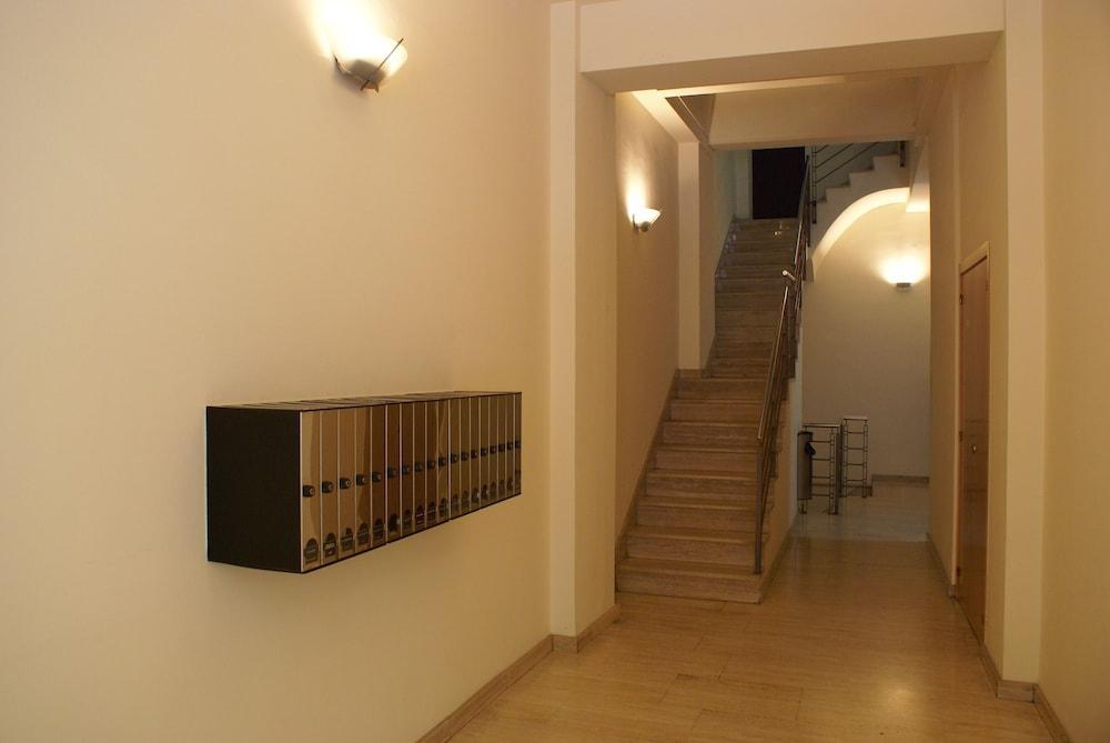 Fisa Rentals Aribau Barcelona Exterior photo